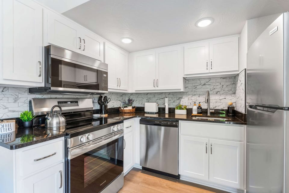 Condo, Multiple Beds, Patio (Cozy Creekside Landing) | Private kitchen
