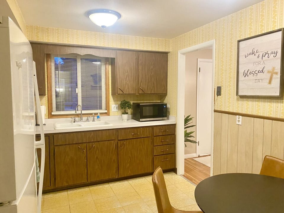 Create unforgettable meals in this beautifully designed, fully equipped kitchen. Gather your group to savor delightful dining experiences in the elegant dining area or at the inviting kitchen bar seating.