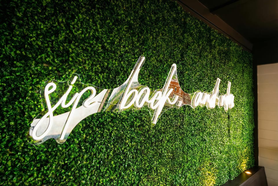 Escape to Nashville with Misfit Homes! Sip back and unwind in our chic vacation homes where relaxation meets style. Perfect for gatherings or a laid-back retreat. Reserve your stay today and embrace the Music City vibe!