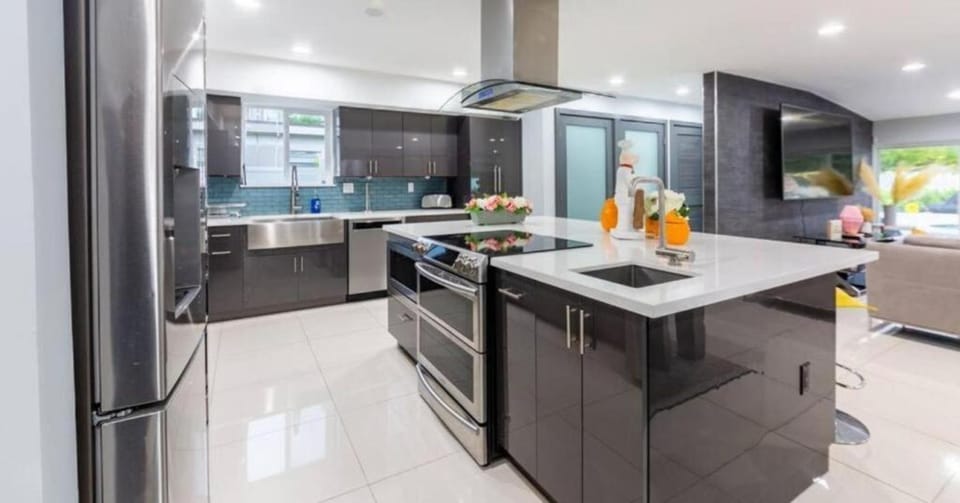 Comfort Room | Private kitchen