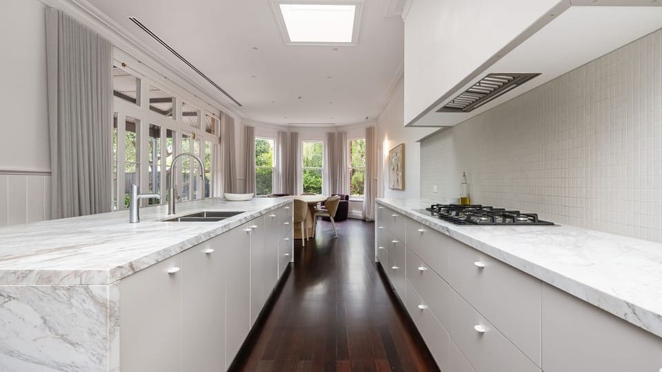 Full kitchen