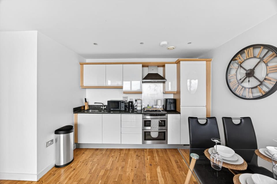 A fully equipped kitchen with everything you need to prepare a home cooked meal