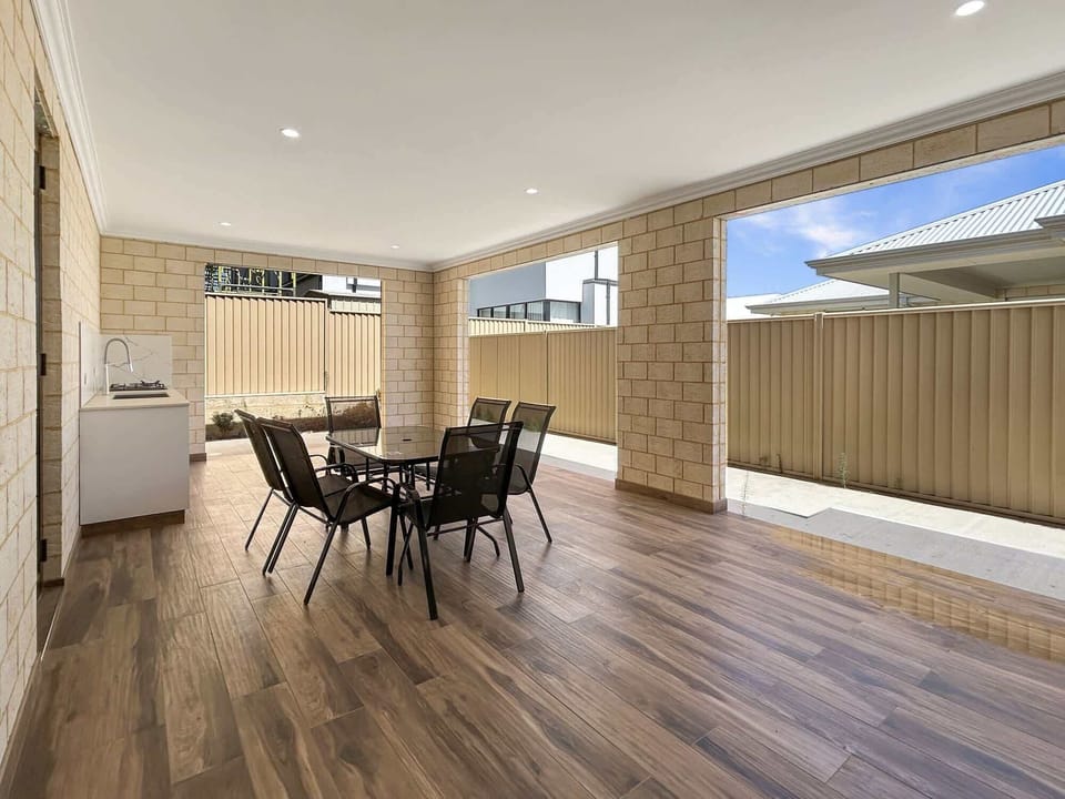 Outdoor Kitchen and Dining