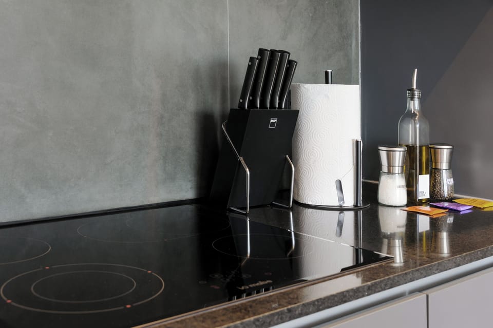 Apartment, 2 Bedrooms | Private kitchen | Microwave, stovetop, cookware/dishes/utensils