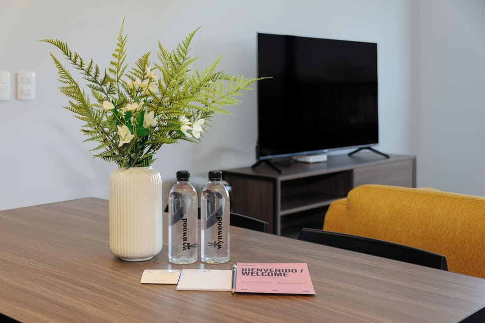 Apartment, 2 Bedrooms | Dining room