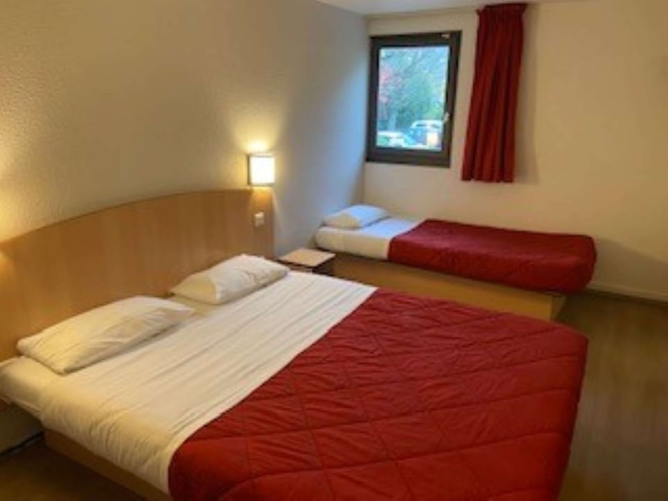 Premium bedding, desk, free WiFi, bed sheets