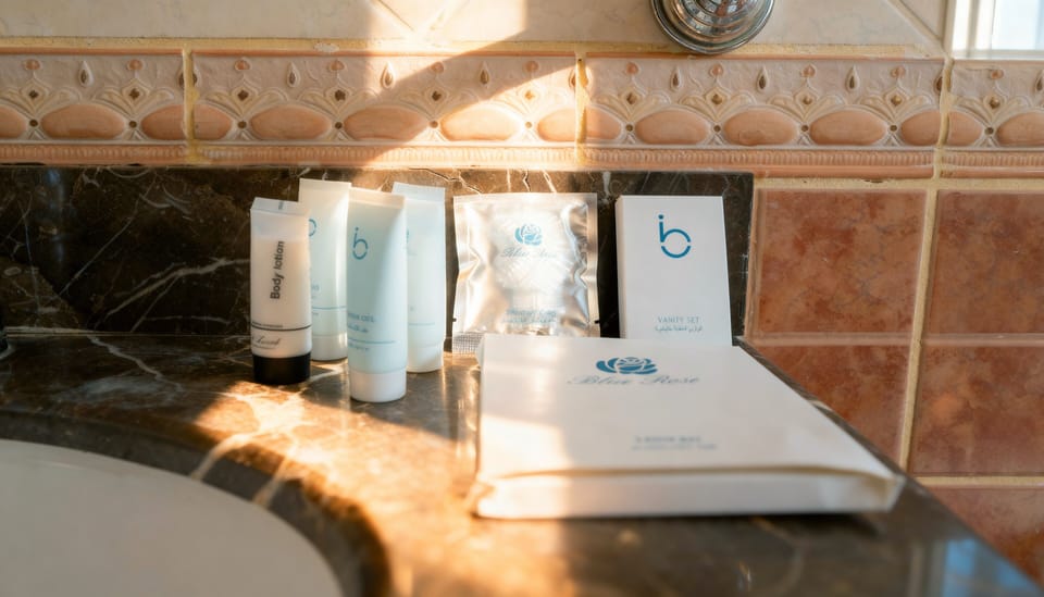 Combined shower/tub, rainfall showerhead, free toiletries, hair dryer