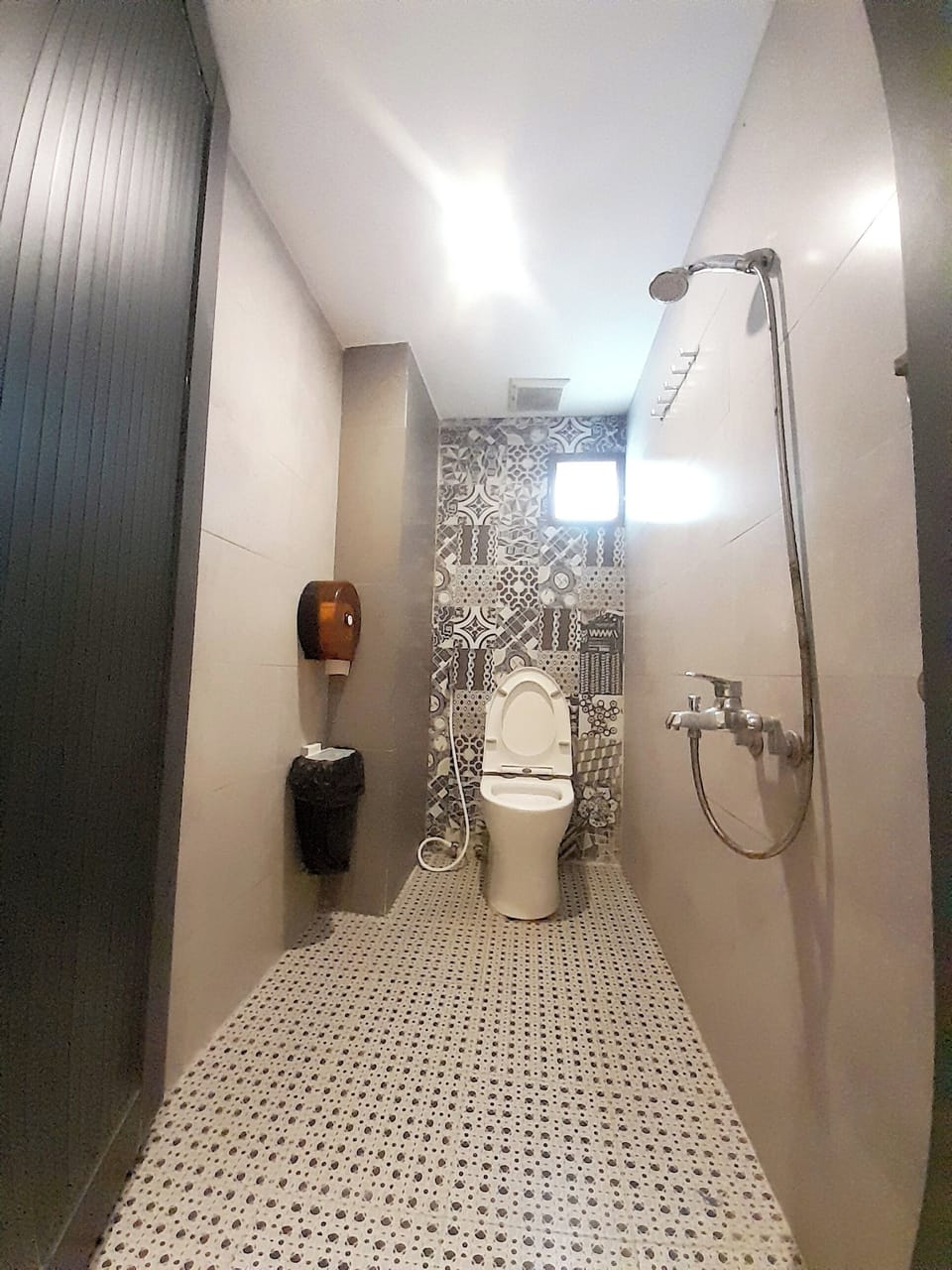 Basic Quadruple Room, Sea View | Bathroom | Shower, free toiletries, hair dryer (on request), bidet