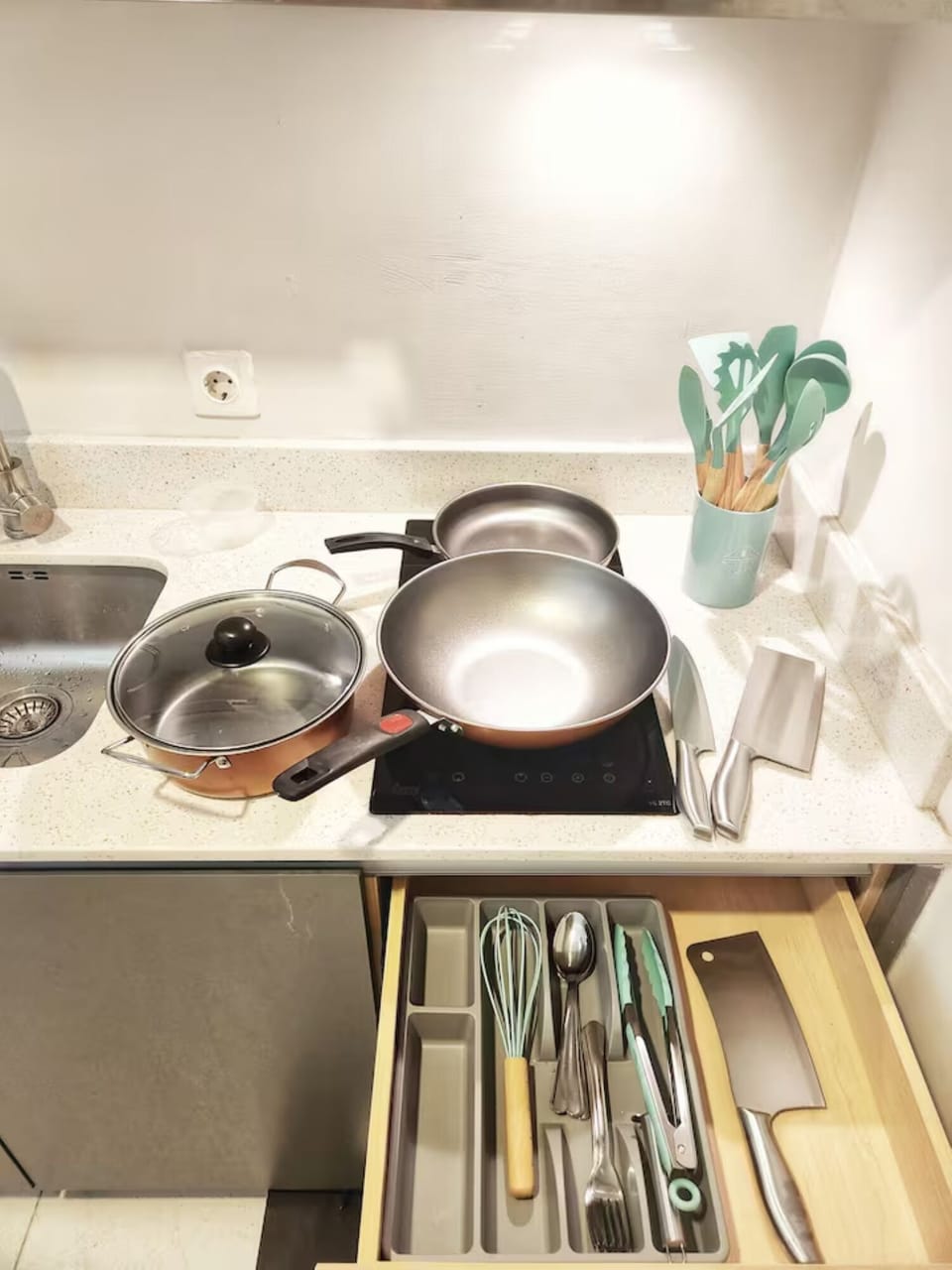 Apartment, 2 Bedrooms, City View | Private kitchen | Fridge, microwave, stovetop, cookware/dishes/utensils