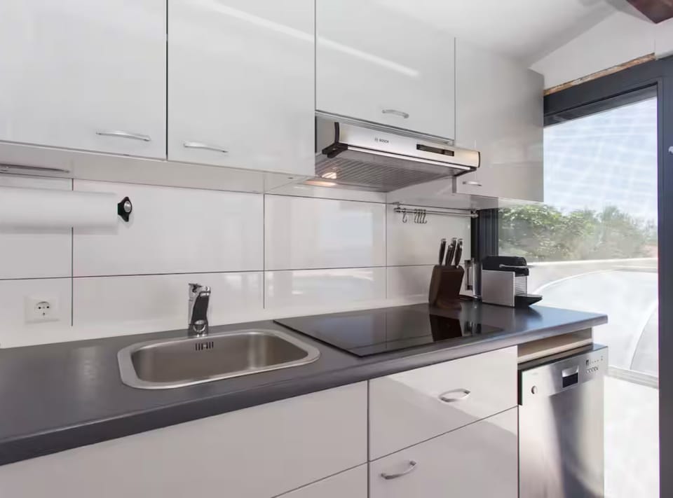 House (Seven bedroom Villa with the pool) | Private kitchen | Fridge