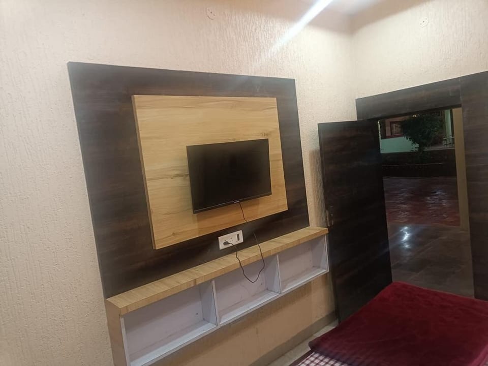Deluxe Room | Rollaway beds (surcharge), WiFi (free), bed sheets