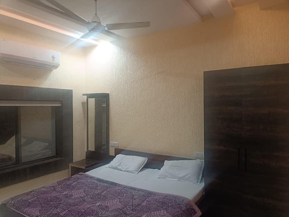 Luxury Room | Rollaway beds (surcharge), WiFi (free), bed sheets