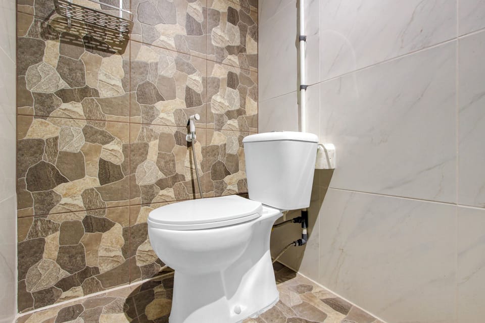 Deluxe Twin Room | Bathroom | Shower, towels, soap, toilet paper