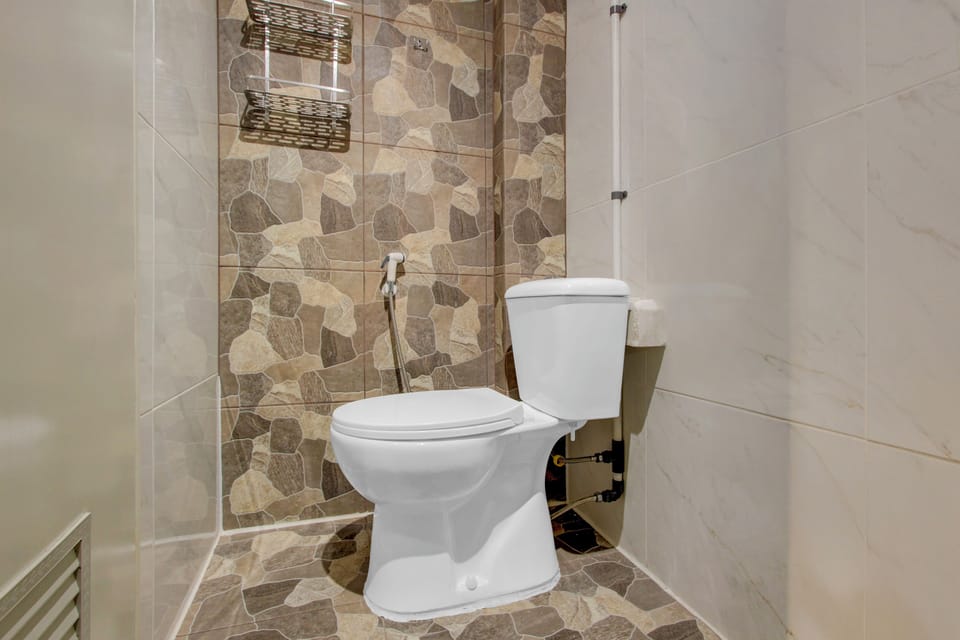 Deluxe Twin Room | Bathroom | Shower, towels, soap, toilet paper