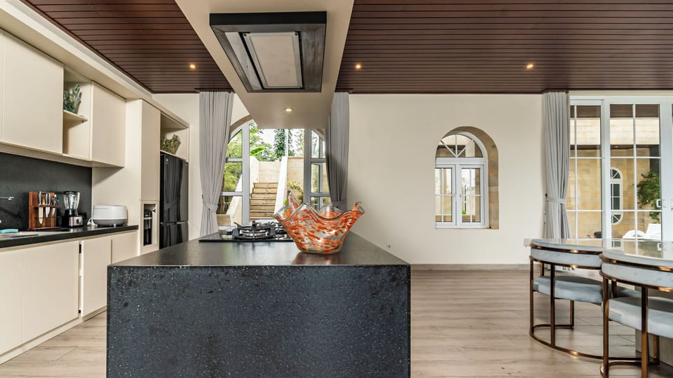 Superior Villa, Mountain View | Private kitchen | Fridge, microwave, oven, stovetop