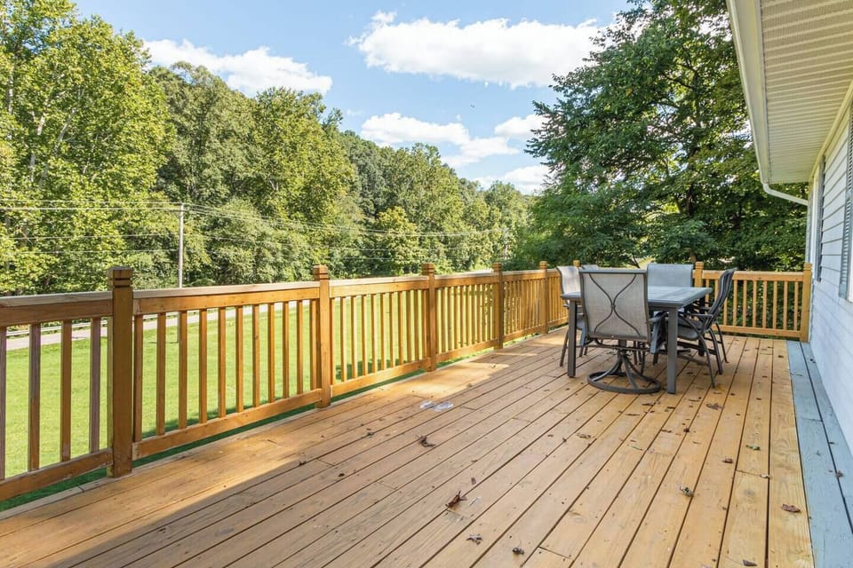 Upper Level Front Deck