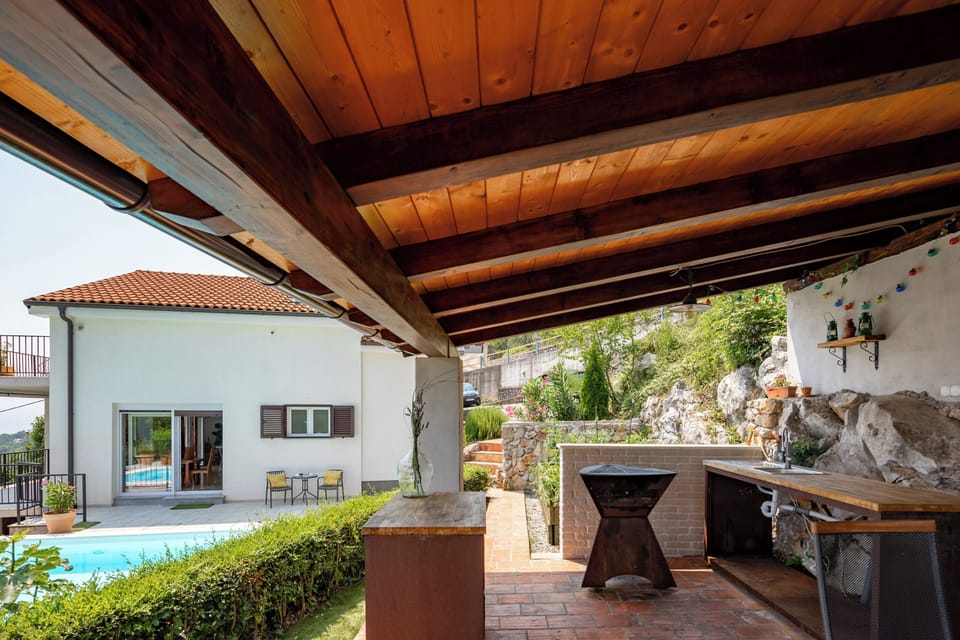 Family House, 3 Bedrooms, 2 Bathrooms, Mountainside (Holiday Home Kvarner With Heated Pool) | BBQ/picnic area