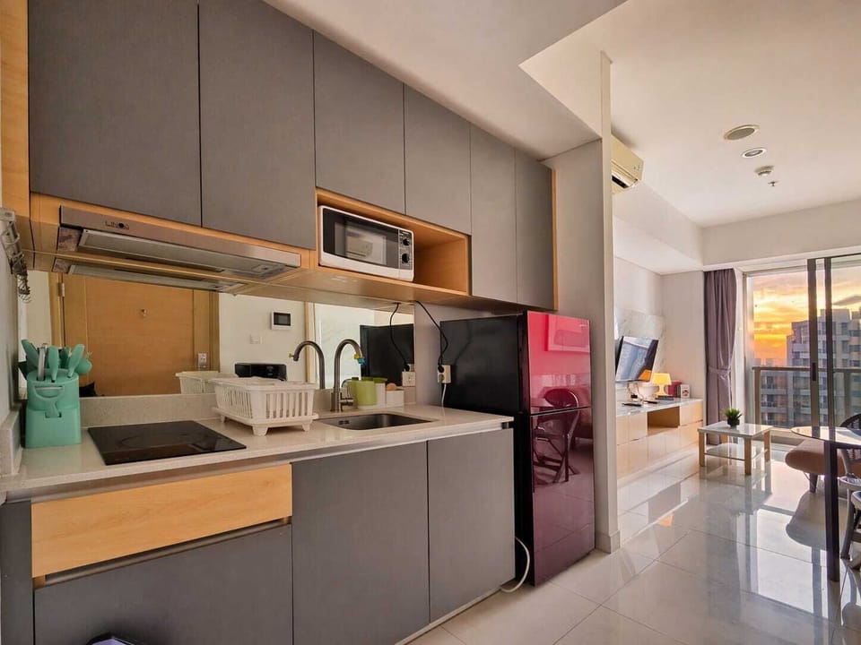 Apartment, 2 Bedrooms, City View | Private kitchen | Fridge, microwave, stovetop, cookware/dishes/utensils