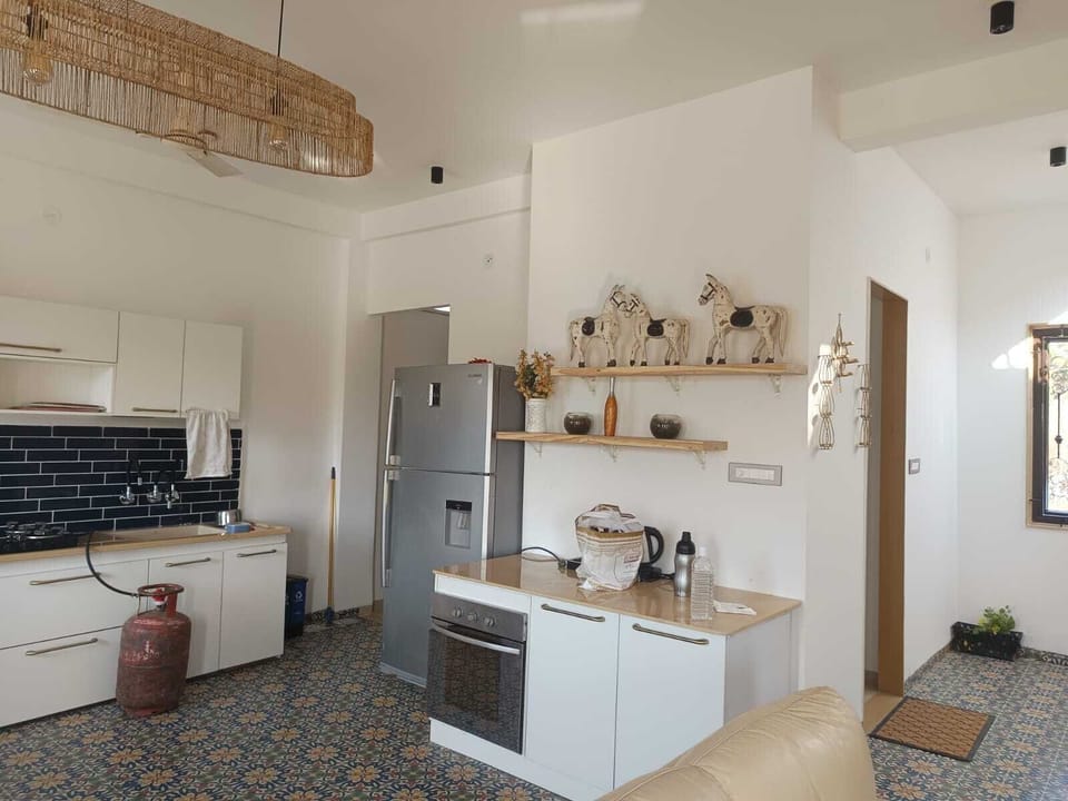 Suite, Patio, Hill View | Private kitchen | Fridge, microwave, dishwasher, cookware/dishes/utensils