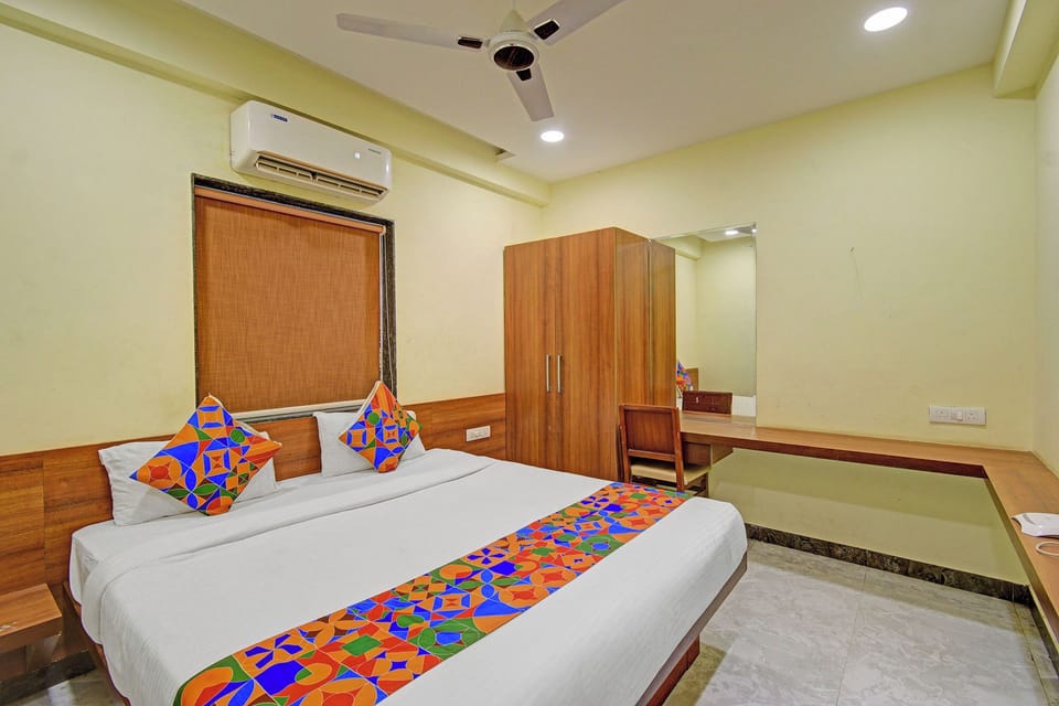 Egyptian cotton sheets, premium bedding, in-room safe, free WiFi