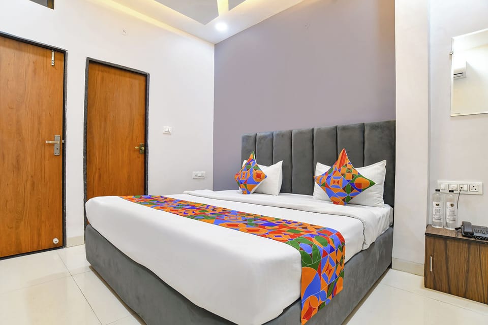 Deluxe Room | Egyptian cotton sheets, premium bedding, in-room safe, WiFi (free)