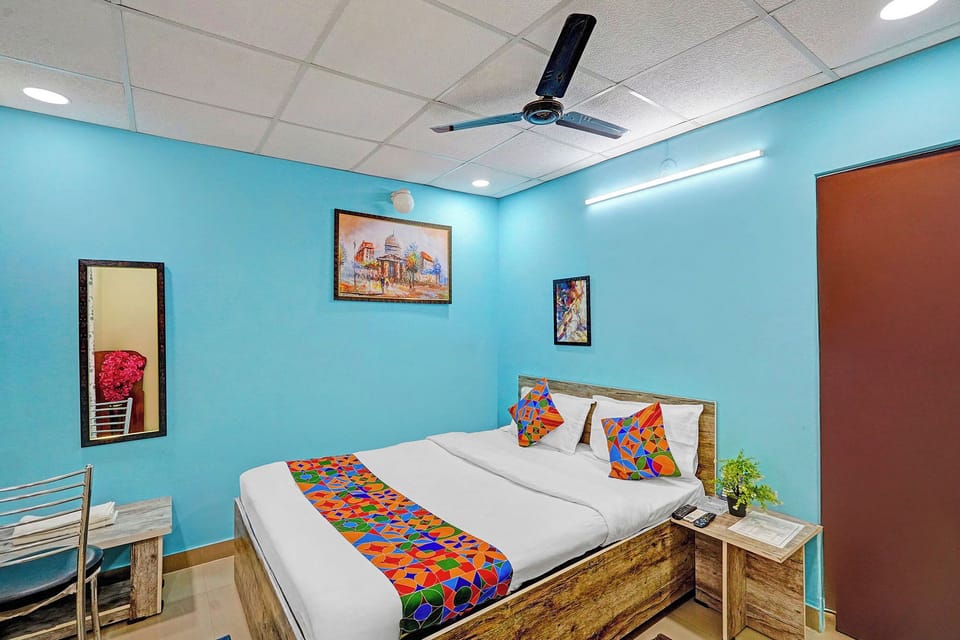 Egyptian cotton sheets, premium bedding, in-room safe, WiFi (free)
