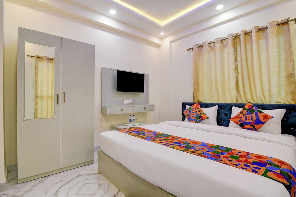 Egyptian cotton sheets, premium bedding, in-room safe, free WiFi