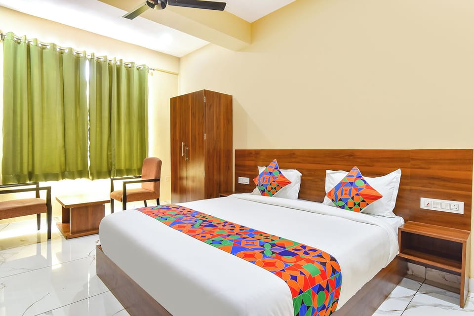 Egyptian cotton sheets, premium bedding, in-room safe, free WiFi