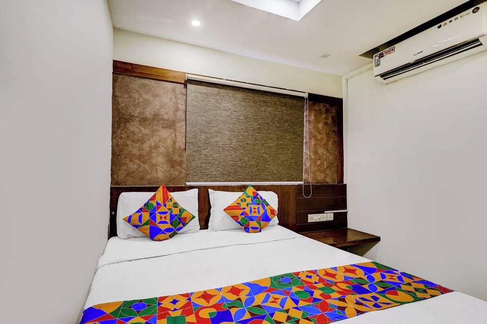 Luxury Suite | Egyptian cotton sheets, premium bedding, in-room safe, free WiFi
