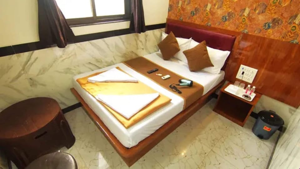 Egyptian cotton sheets, premium bedding, in-room safe, free WiFi
