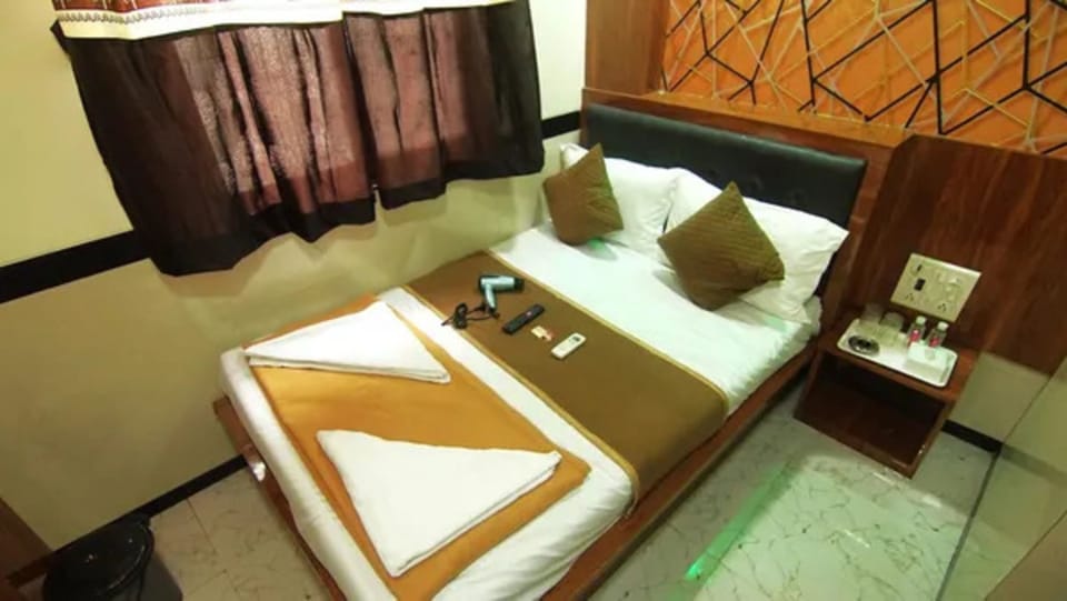 Egyptian cotton sheets, premium bedding, in-room safe, free WiFi