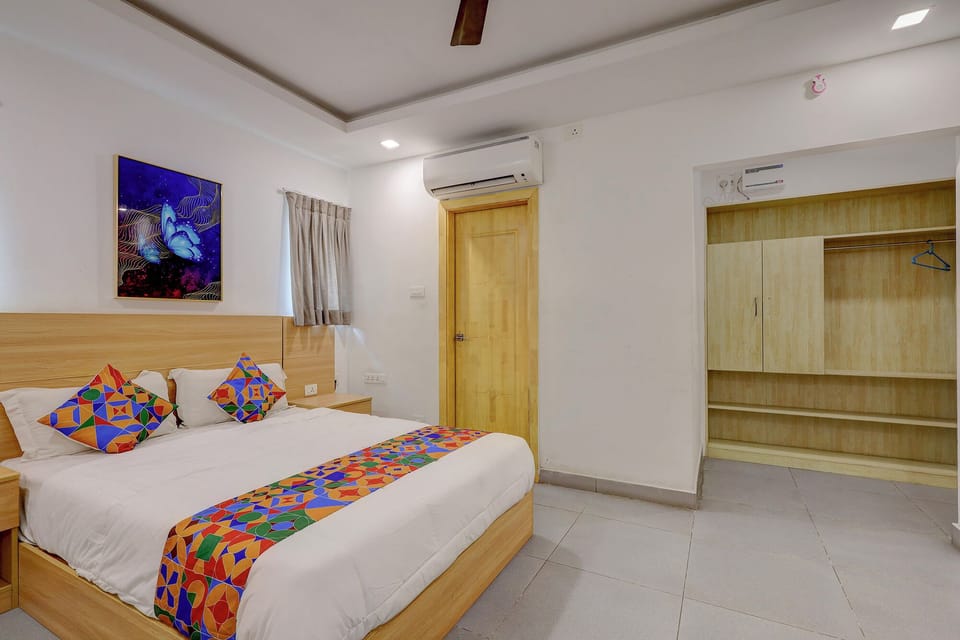 Egyptian cotton sheets, premium bedding, in-room safe, free WiFi