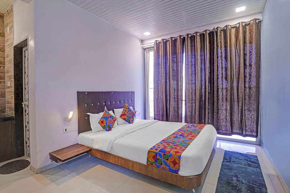 Egyptian cotton sheets, premium bedding, in-room safe, free WiFi