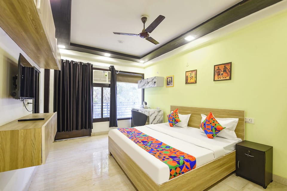 Egyptian cotton sheets, premium bedding, in-room safe, free WiFi