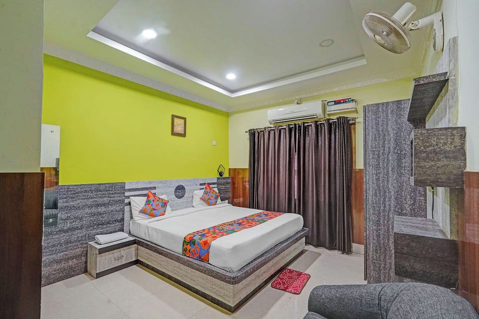 Egyptian cotton sheets, premium bedding, in-room safe, WiFi (free)
