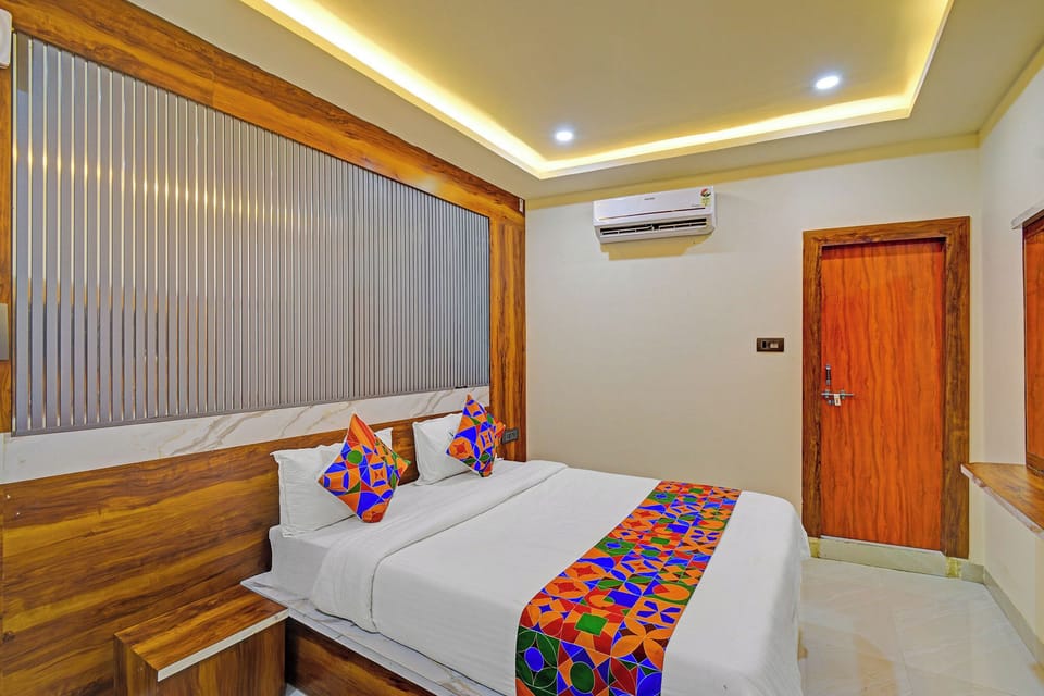 Deluxe Room | Egyptian cotton sheets, premium bedding, in-room safe, WiFi (free)