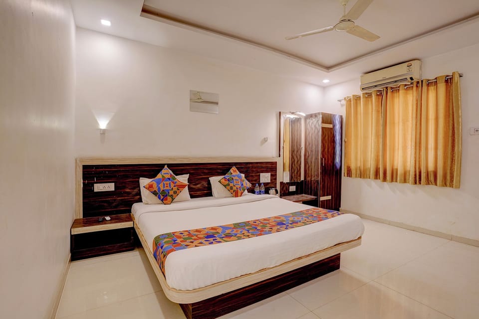 Egyptian cotton sheets, premium bedding, in-room safe, free WiFi
