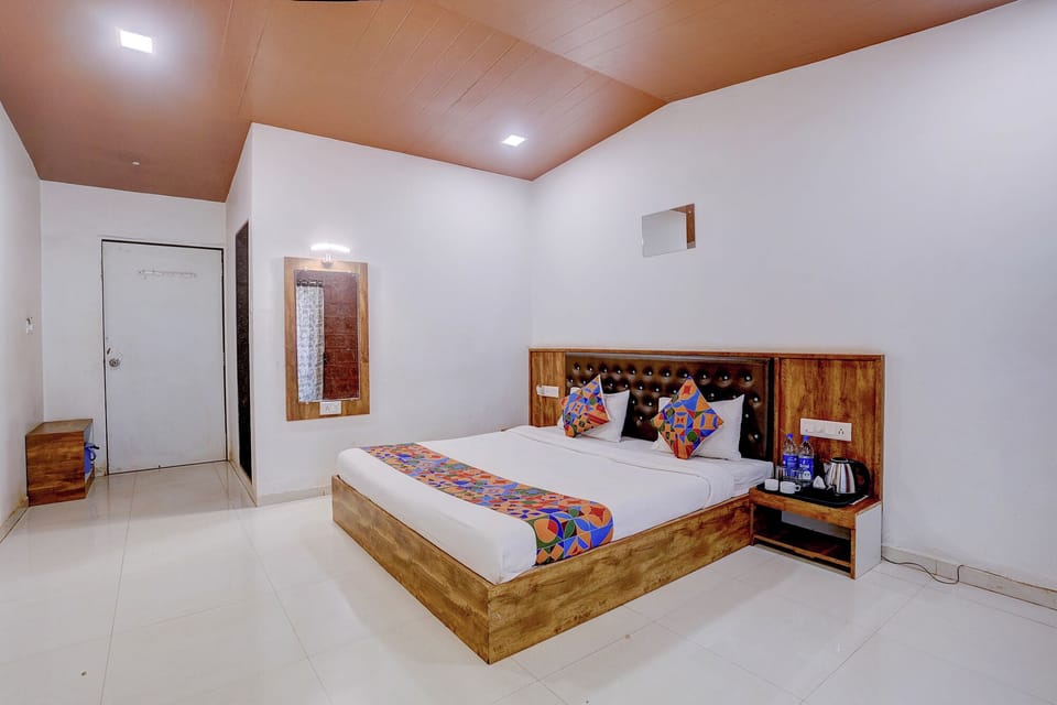 Egyptian cotton sheets, premium bedding, in-room safe, free WiFi