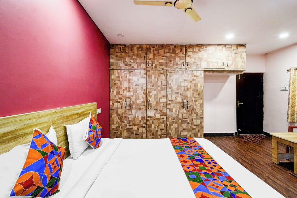 Egyptian cotton sheets, premium bedding, in-room safe, free WiFi
