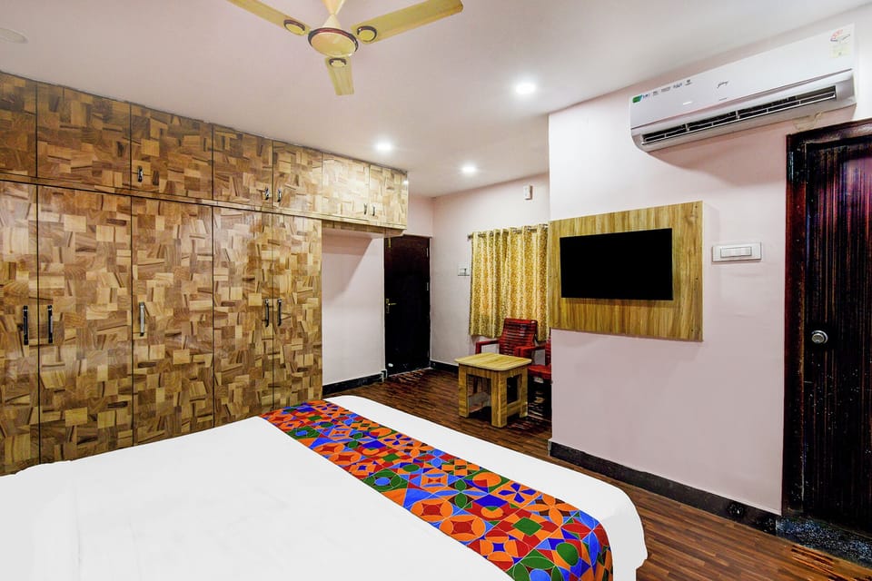 Egyptian cotton sheets, premium bedding, in-room safe, free WiFi
