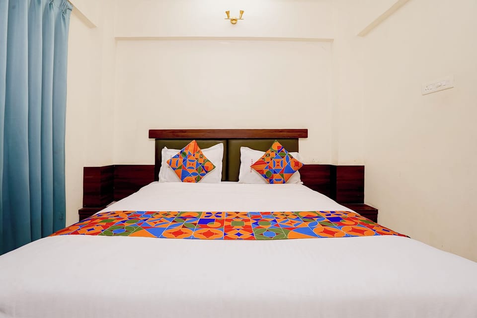 Egyptian cotton sheets, premium bedding, in-room safe, WiFi (free)