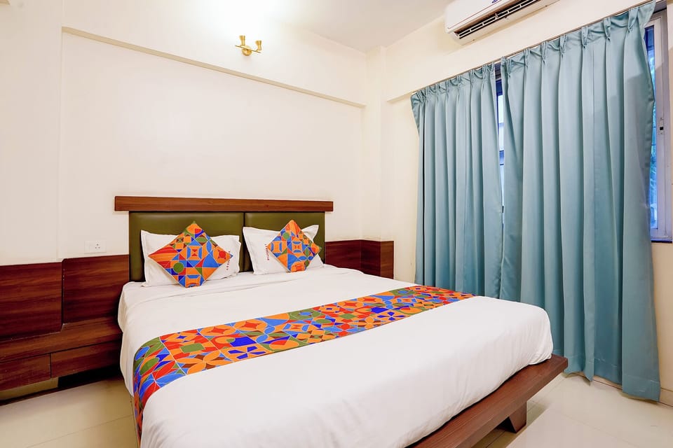 Egyptian cotton sheets, premium bedding, in-room safe, WiFi (free)