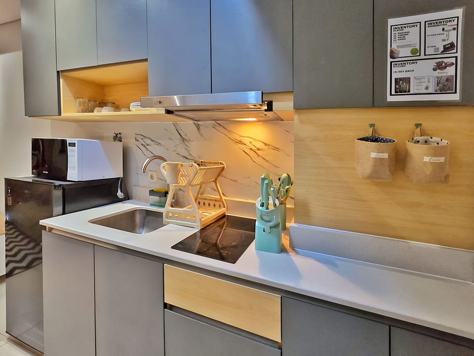 Apartment, 2 Bedrooms, City View | Private kitchen | Fridge, microwave, stovetop, cookware/dishes/utensils