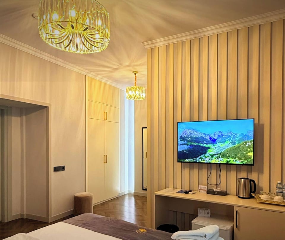 Standard Double Room | In-room safe, blackout drapes, soundproofing, iron/ironing board