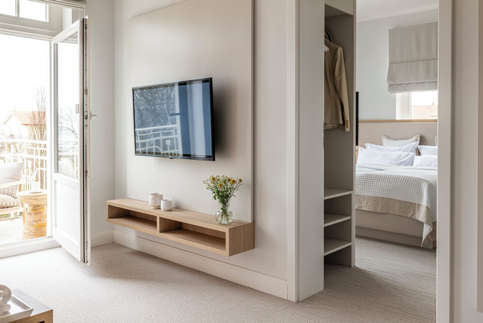 Junior Suite, 1 Bedroom, Non Smoking, Sea View | Living area