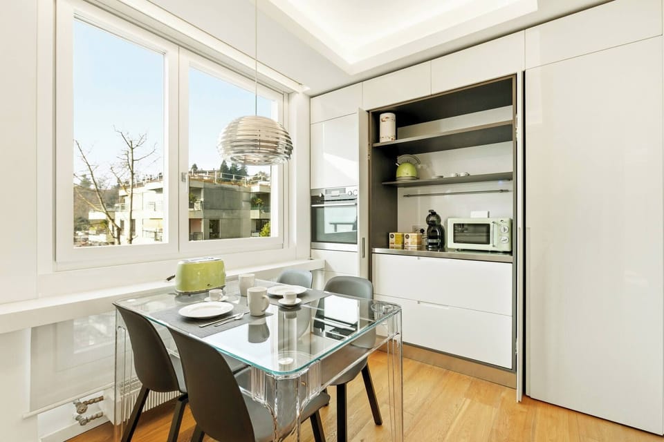 Apartment, 2 Bedrooms | Dining room