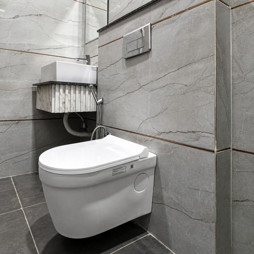 Deluxe Room, Balcony, City View | Bathroom