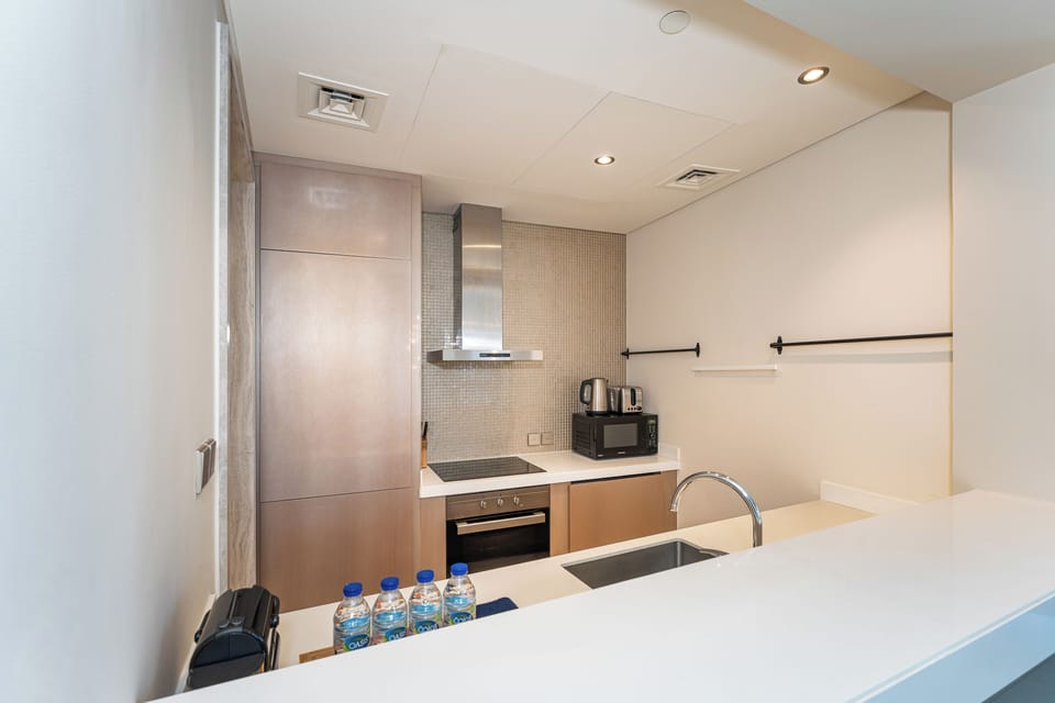 Luxury Apartment, 2 Bedrooms, Non Smoking, City View | Private kitchen | Fridge, microwave, oven, stovetop