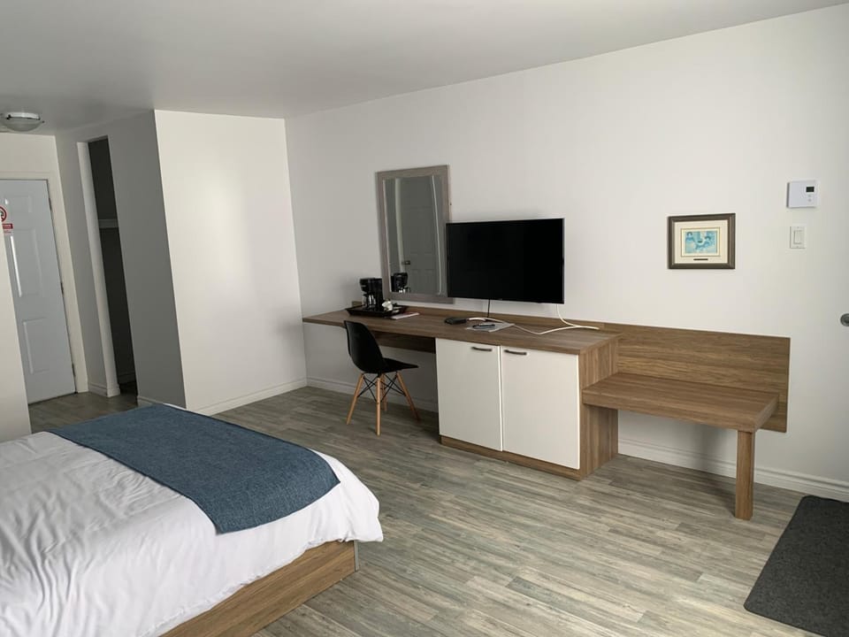 Desk, rollaway beds (free), WiFi (free), bed sheets