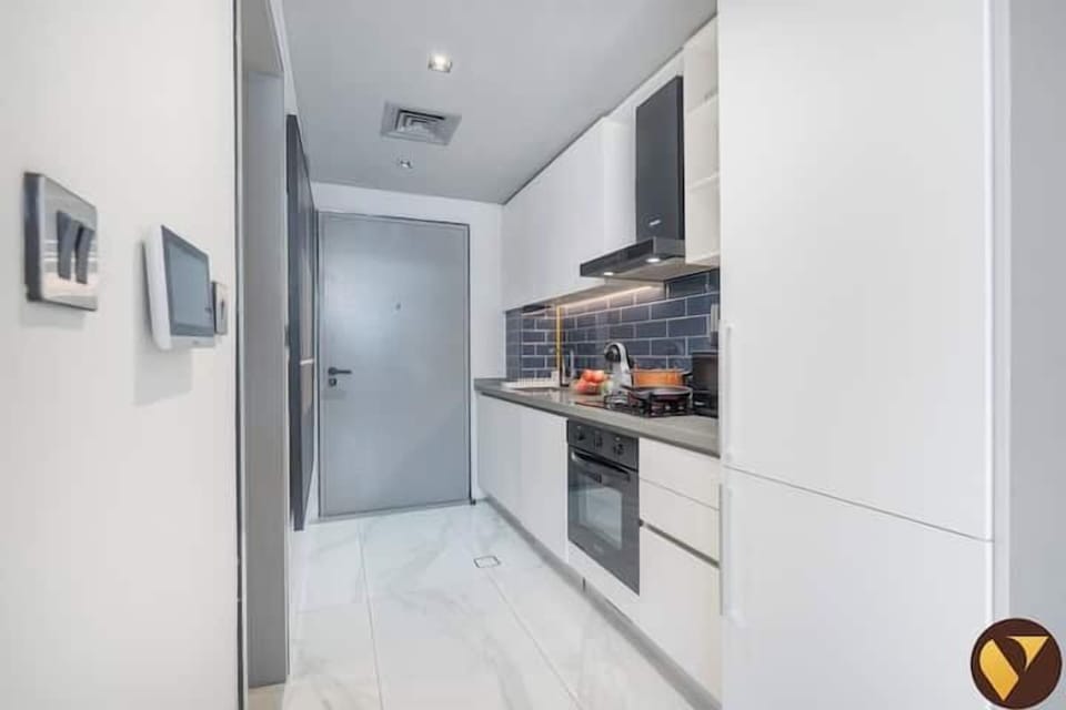 Luxury Studio, Balcony, City View | Private kitchen | Full-size fridge, microwave, oven, stovetop
